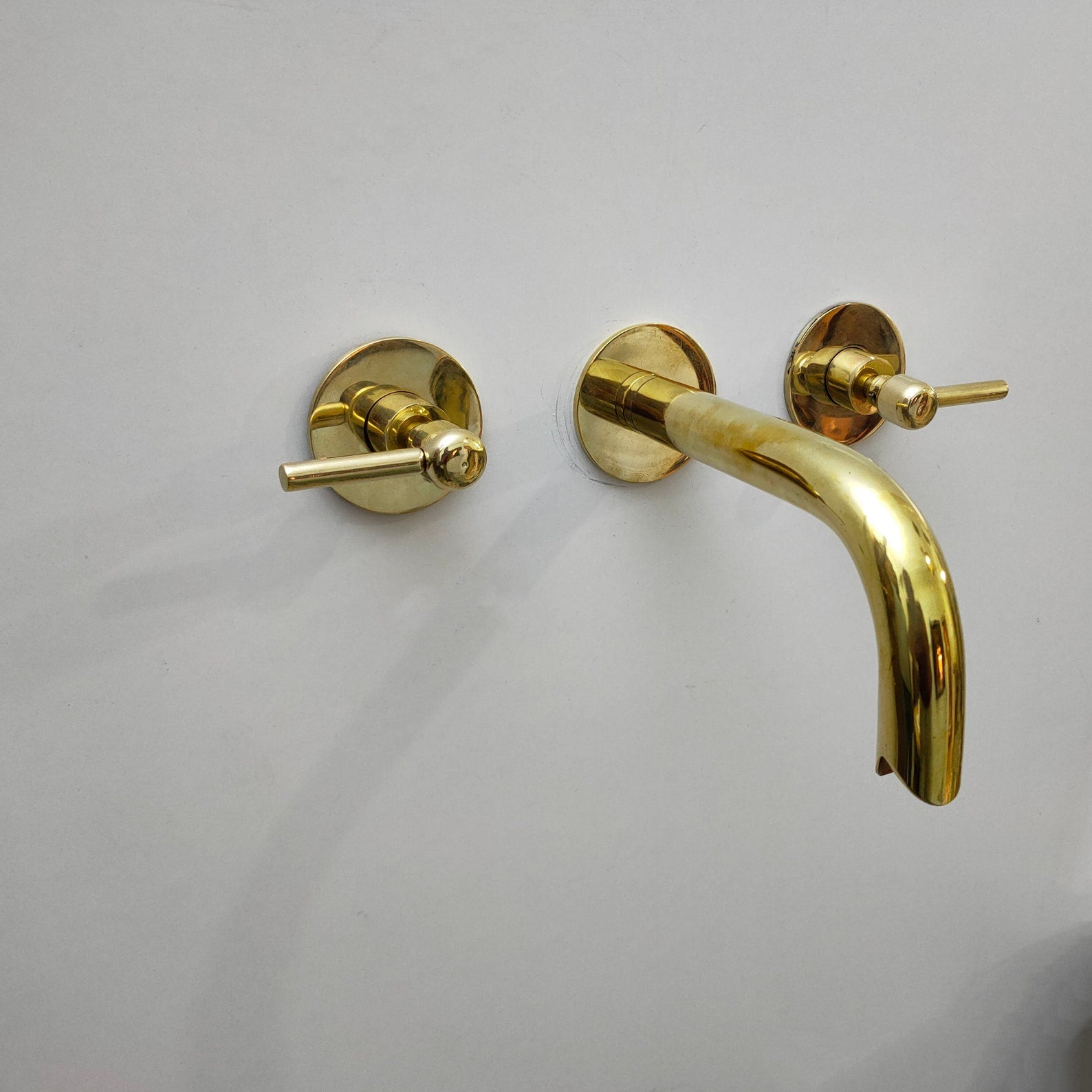 Bathroom Wall Mount Snake Faucet - Brasspure