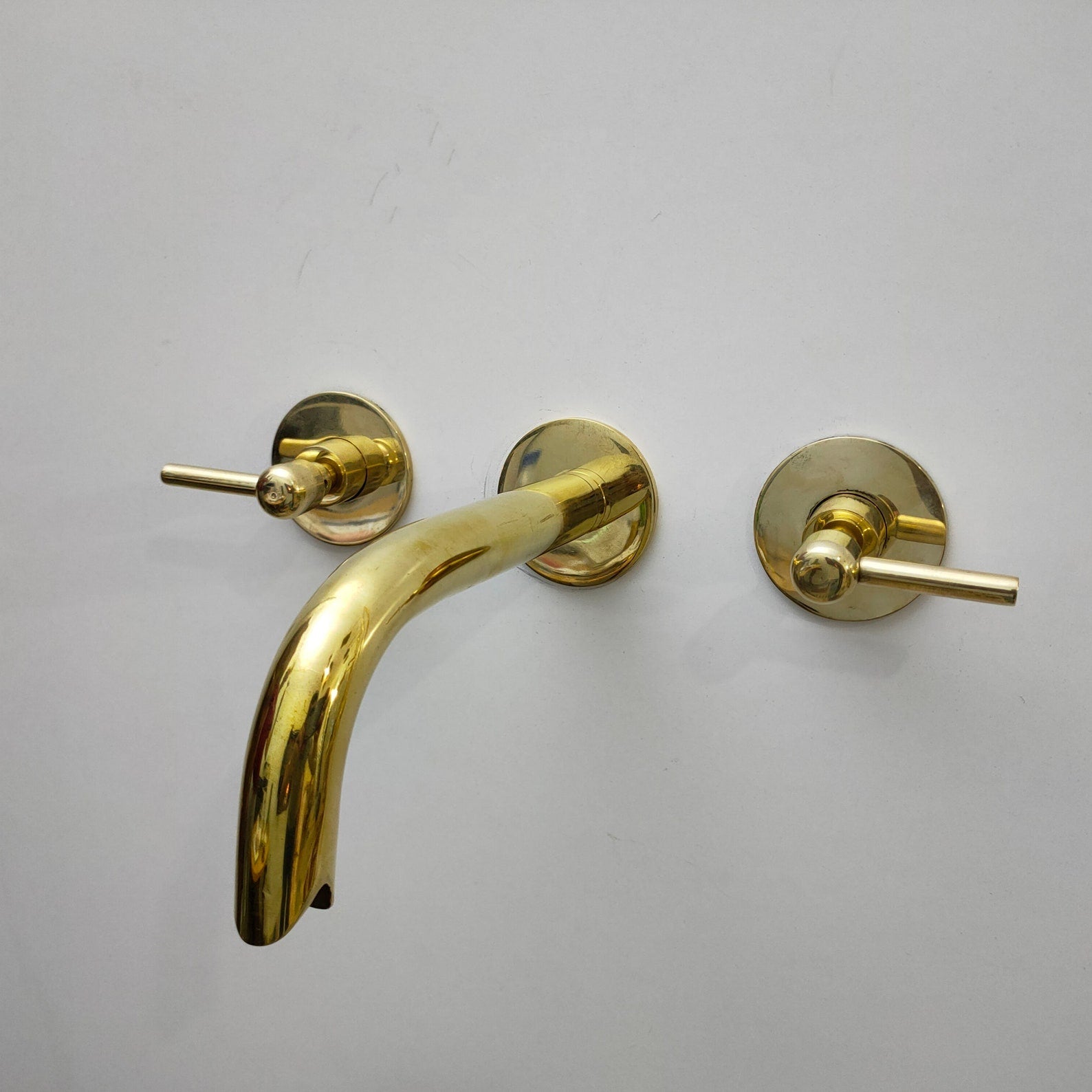 Bathroom Wall Mount Snake Faucet - Brasspure