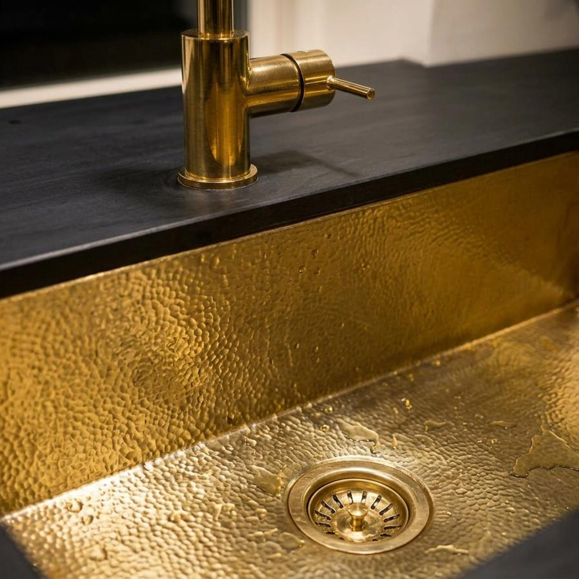 Hammered brass sink for kitchen with drain